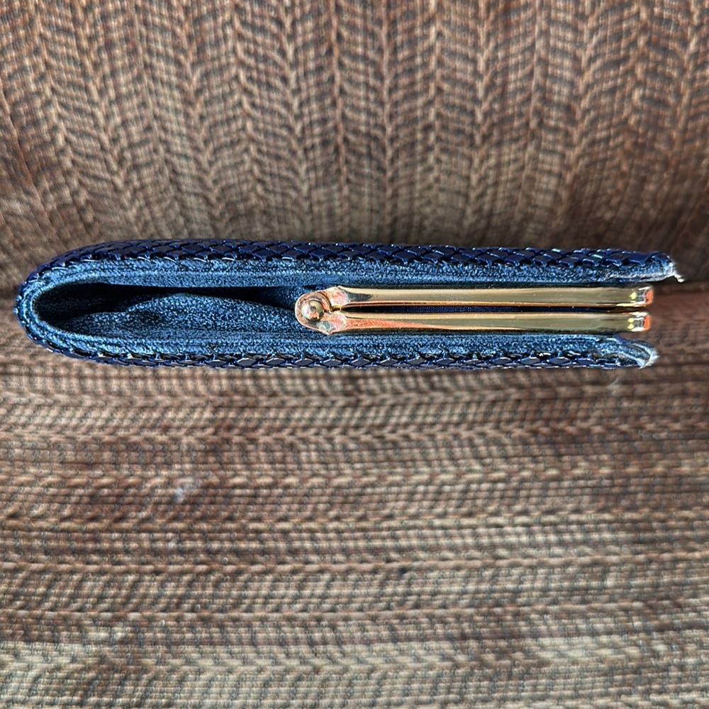 Blue chain mail clutch with optional chain strap in great shape - Picture 6 of 12